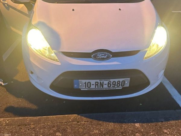 Ford Fiesta Hatchback, Diesel, 2010, White