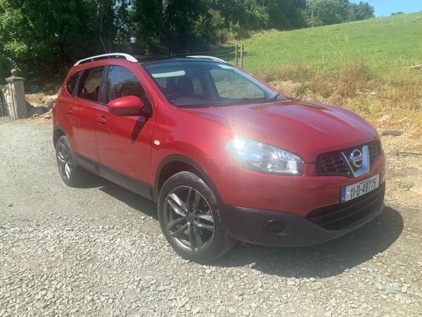 Nissan Qashqai+2 Hatchback, Diesel, 2011, Red