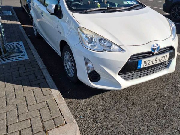 Toyota Aqua Hatchback, Petrol Hybrid, 2016, White