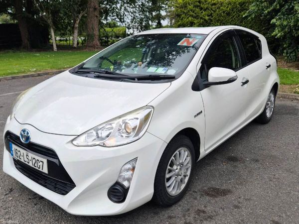 Toyota Aqua Hatchback, Petrol Hybrid, 2016, White