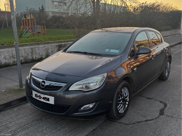 Opel Astra Hatchback, Petrol, 2010, Grey