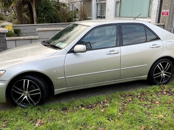 Toyota Other Saloon, Petrol, 2000, Silver
