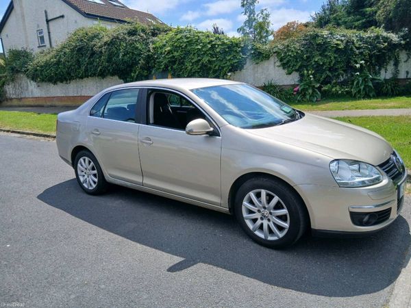 Volkswagen Jetta Saloon, Petrol, 2008, Gold