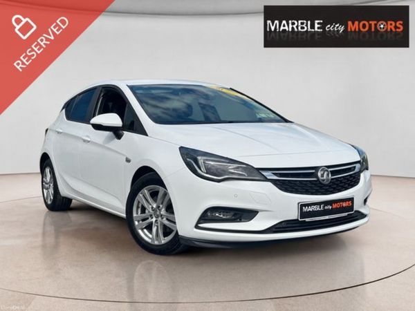 Vauxhall Astra Hatchback, Diesel, 2018, White