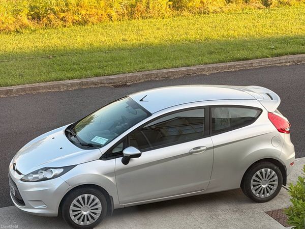 Ford Fiesta Hatchback, Petrol, 2011, Silver