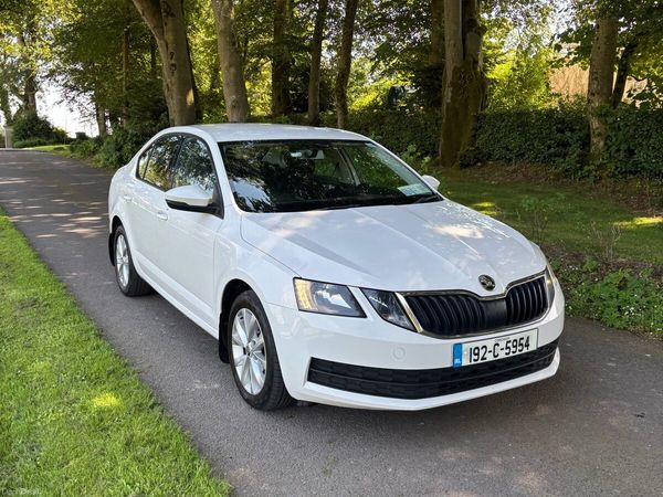 Skoda Octavia Hatchback, Diesel, 2019, White