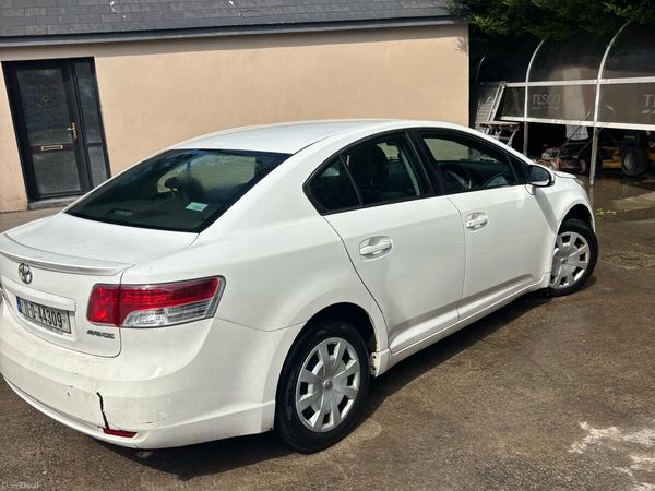Toyota Avensis Saloon, Diesel, 2011, White