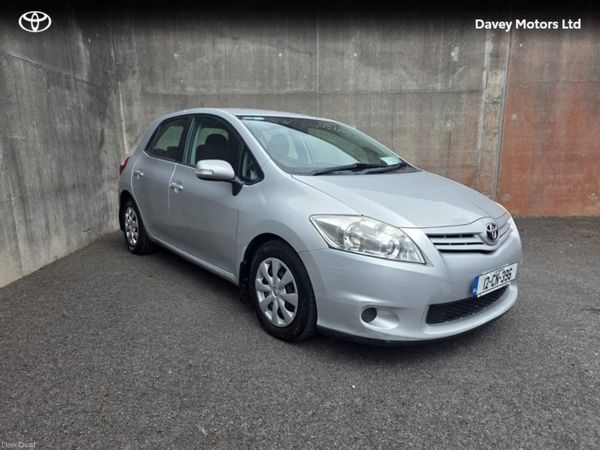 Toyota Auris Hatchback, Diesel, 2012, Silver