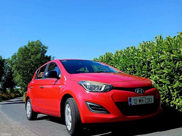 Hyundai i20 Hatchback, Petrol, 2012, Red