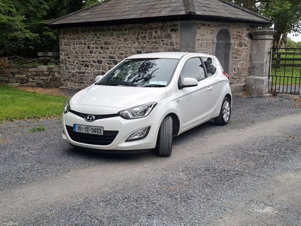 Hyundai i20 Hatchback, Petrol, 2015, White