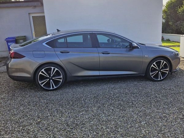 Opel Insignia Hatchback, Diesel, 2019, Grey
