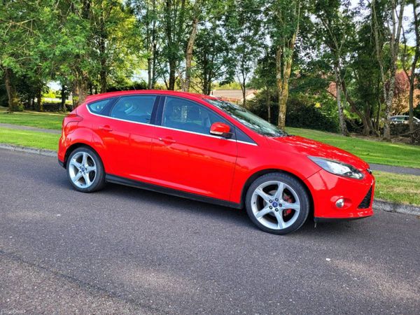 Ford Focus Hatchback, Diesel, 2012, Red