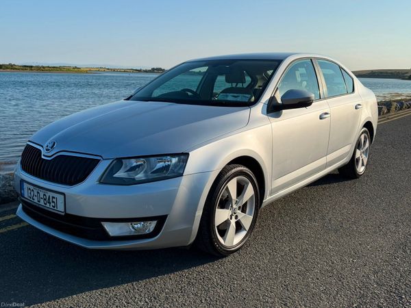Skoda Octavia Saloon, Petrol, 2013, Silver