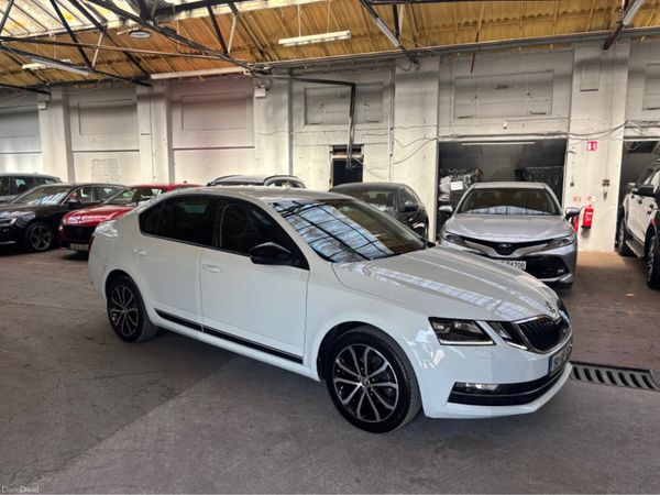 Skoda Octavia Hatchback, Petrol, 2019, White