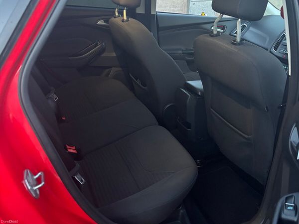 Ford Focus Hatchback, Diesel, 2016, Red