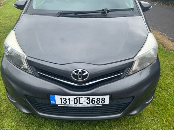 Toyota Yaris Hatchback, Petrol, 2013, Grey