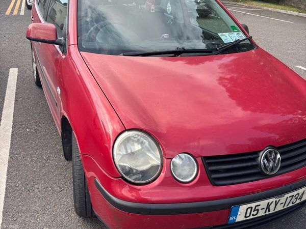 Volkswagen Polo Hatchback, Petrol, 2005, Red