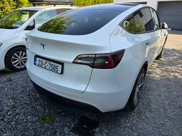 Tesla Model Y MPV, Electric, 2023, White