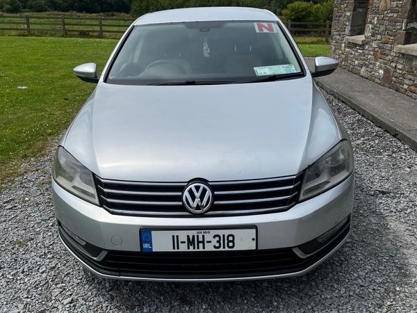 Volkswagen Passat Saloon, Diesel, 2011, Silver