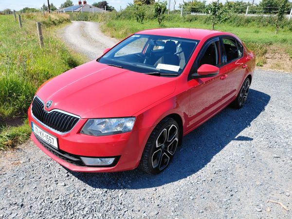 Skoda Octavia Saloon, Diesel, 2017, Red