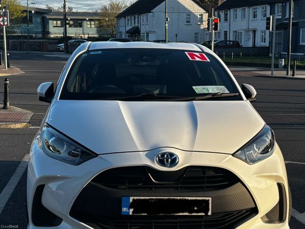 Toyota Yaris Hatchback, Petrol Hybrid, 2020, White