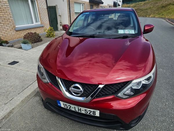 Nissan Qashqai Hatchback, Petrol, 2015, Red