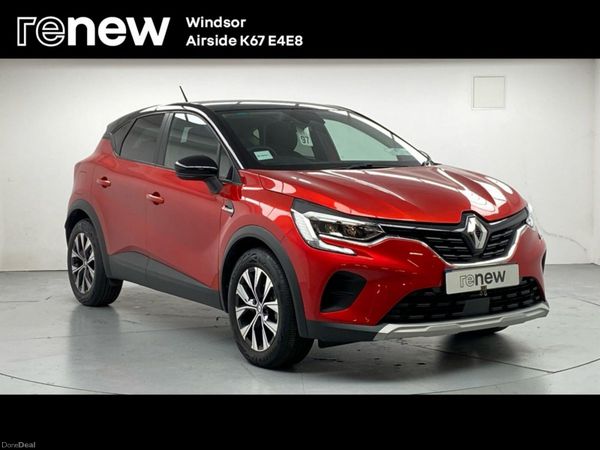 Renault Captur Hatchback, Petrol, 2022, Red