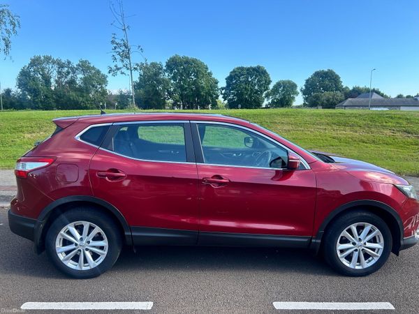 Nissan Qashqai Hatchback, Diesel, 2015, Red