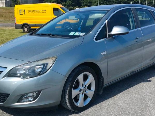 Vauxhall Astra Hatchback, Diesel, 2010, Silver
