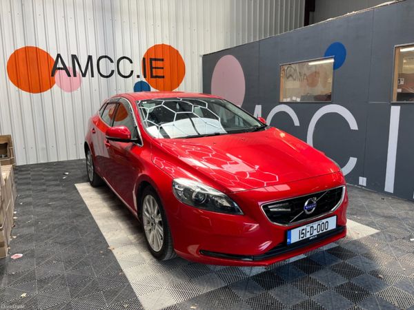Volvo V40 Estate, Petrol, 2015, Red