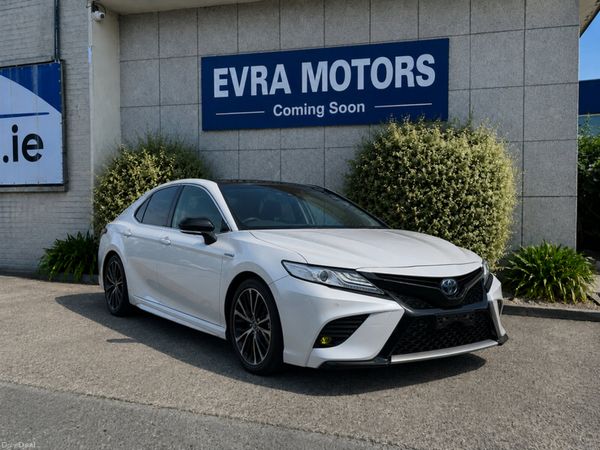 Toyota Camry Saloon, Petrol Hybrid, 2019, White