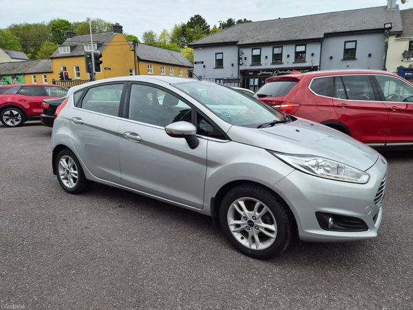 Ford Fiesta Hatchback, Petrol, 2015, Silver