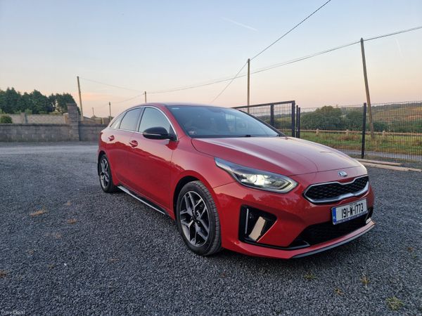 Kia Ceed Hatchback, Petrol, 2019, Red