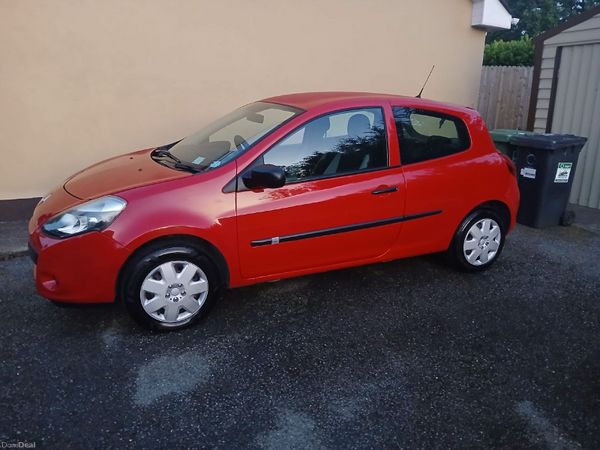 Renault Clio Hatchback, Ethanol Petrol, 2012, Red