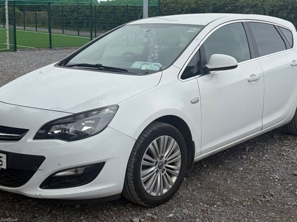 Opel Astra Hatchback, Diesel, 2015, White