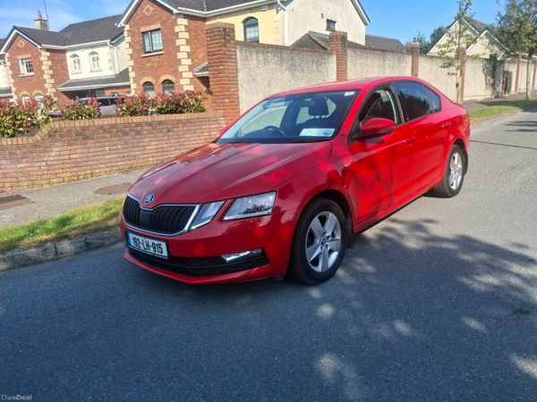 Skoda Octavia Saloon, Diesel, 2019, Red