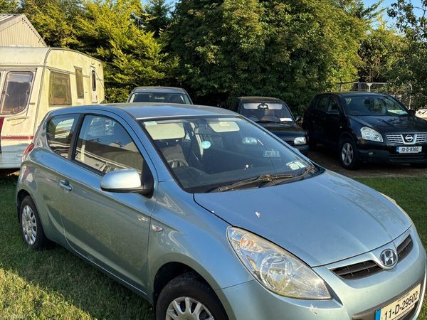 Hyundai i20 Hatchback, Petrol, 2011, Green