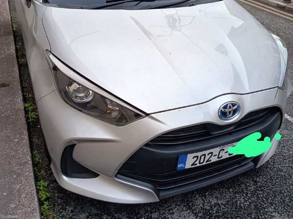 Toyota Yaris Hatchback, Petrol Hybrid, 2020, Silver