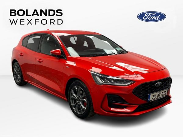 Ford Focus Hatchback, Petrol, 2023, Red