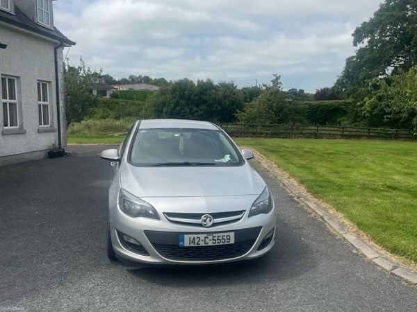 Vauxhall Astra Hatchback, Diesel, 2014, Silver