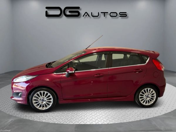 Ford Fiesta Hatchback, Petrol, 2015, Red