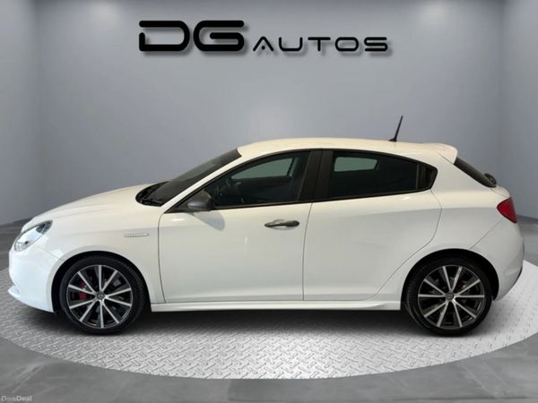 Alfa Romeo Giulia Hatchback, Petrol, 2017, White