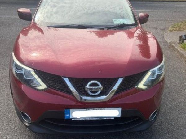 Nissan Qashqai Hatchback, Diesel, 2015, Red