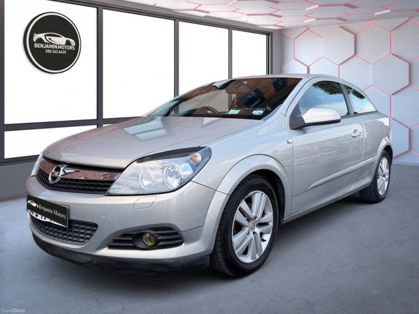 Opel Astra Hatchback, Petrol, 2009, Yellow