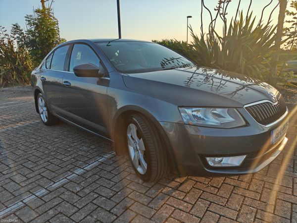 Skoda Octavia Saloon, Diesel, 2015, Grey