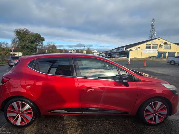 Renault Clio Hatchback, Petrol, 2015, Red