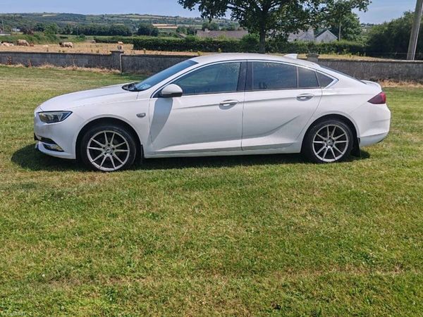 Opel Insignia Hatchback, Diesel, 2017, White