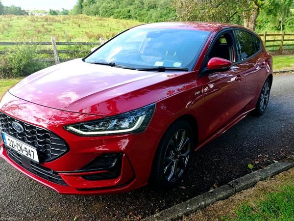 Ford Focus Hatchback, Petrol, 2022, Red