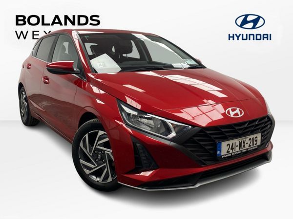 Hyundai i20 Hatchback, Petrol, 2024, Red