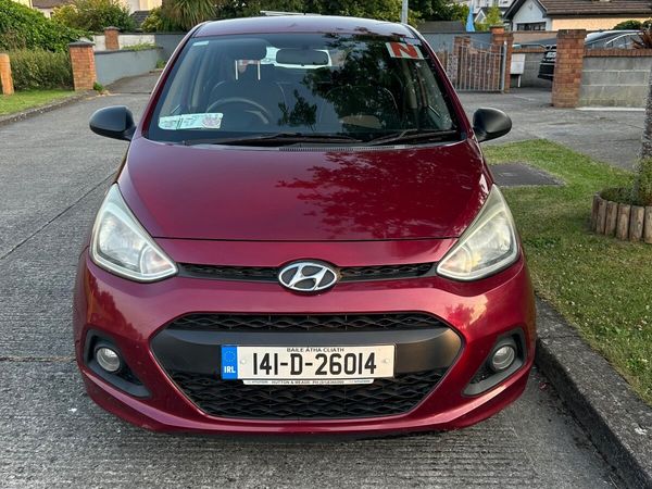 Hyundai i10 Hatchback, Petrol, 2014, Red